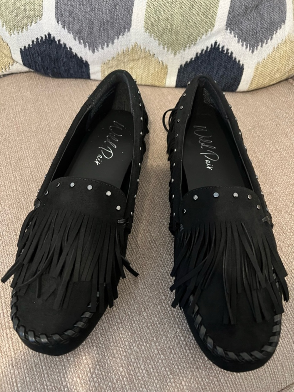 Black fringe loafers with silver stud details 🤍 
Women 8.5